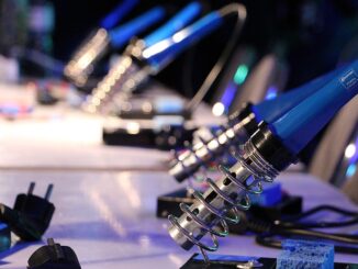 découvrez notre lampe à souder, l'outil essentiel pour tous vos projets de bricolage et de réparation. avec une conception ergonomique et une performance fiable, cette lampe vous offre un éclairage optimal et une facilité d'utilisation pour vos travaux de précision. parfaite pour les artisans et les passionnés de diy, elle saura répondre à tous vos besoins en soudure.