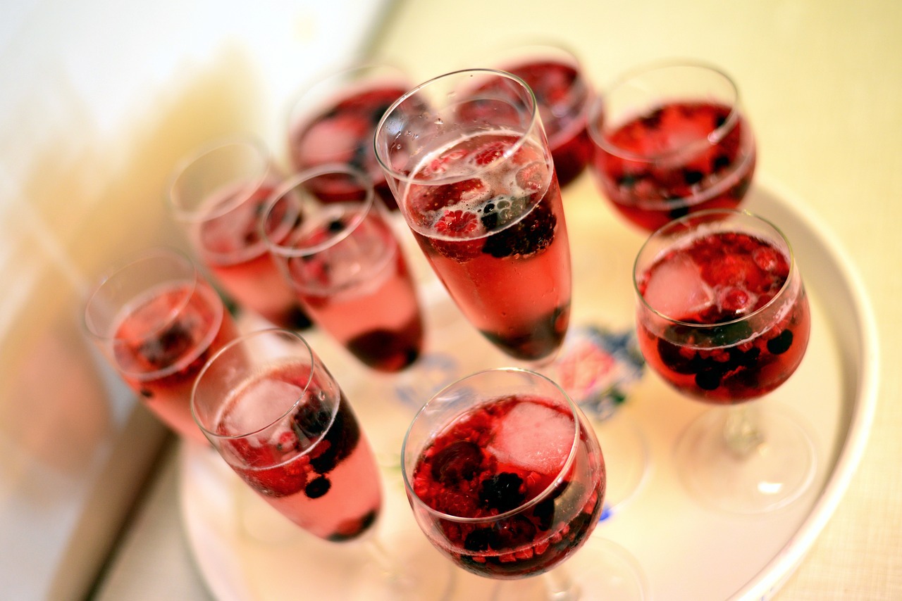 profitez d'un service de livraison d'alcool rapide et fiable, offrant une large sélection de vins, bières et spiritueux directement chez vous. idéal pour toutes vos occasions, découvrez la commodité de recevoir vos boissons préférées en un clic.
