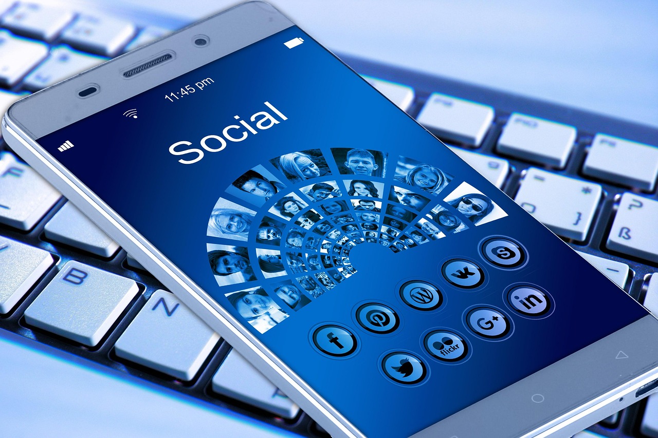 découvrez l'univers des réseaux sociaux : tendances, stratégies et conseils pour optimiser votre présence en ligne et engager votre audience de manière efficace.