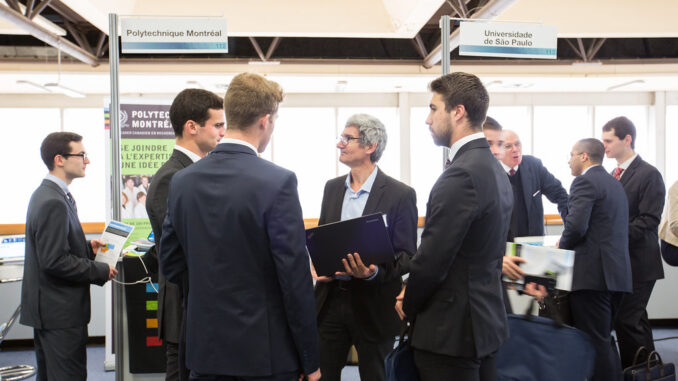 X-Forum le salon des entreprises à l'Ecole polytechnique Les services aux entreprises : un pilier essentiel de la croissance économique