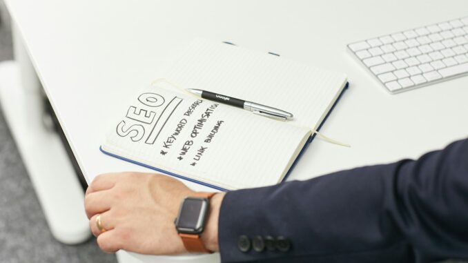 L'Art de la Synergie : Comment Améliorer Votre SEO avec des Articles Invités Stratégiques