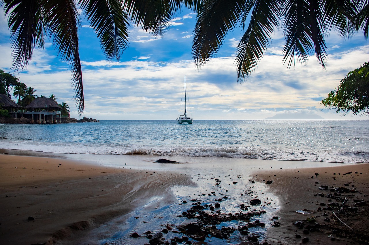 découvrez une croisière inoubliable en catamaran autour de la crète, profitez de paysages magnifiques et d'une expérience unique en mer méditerranée.