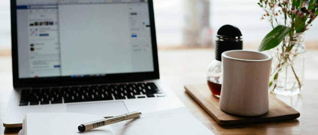 Créer et faire vivre un blog à l’ère du numérique : un espace à soi dans un monde saturé d’écrans