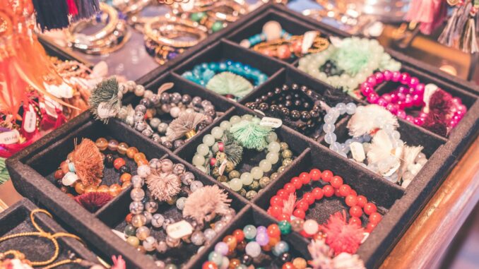 Bracelets Pandora et accessoires assortis perlés dans un étui